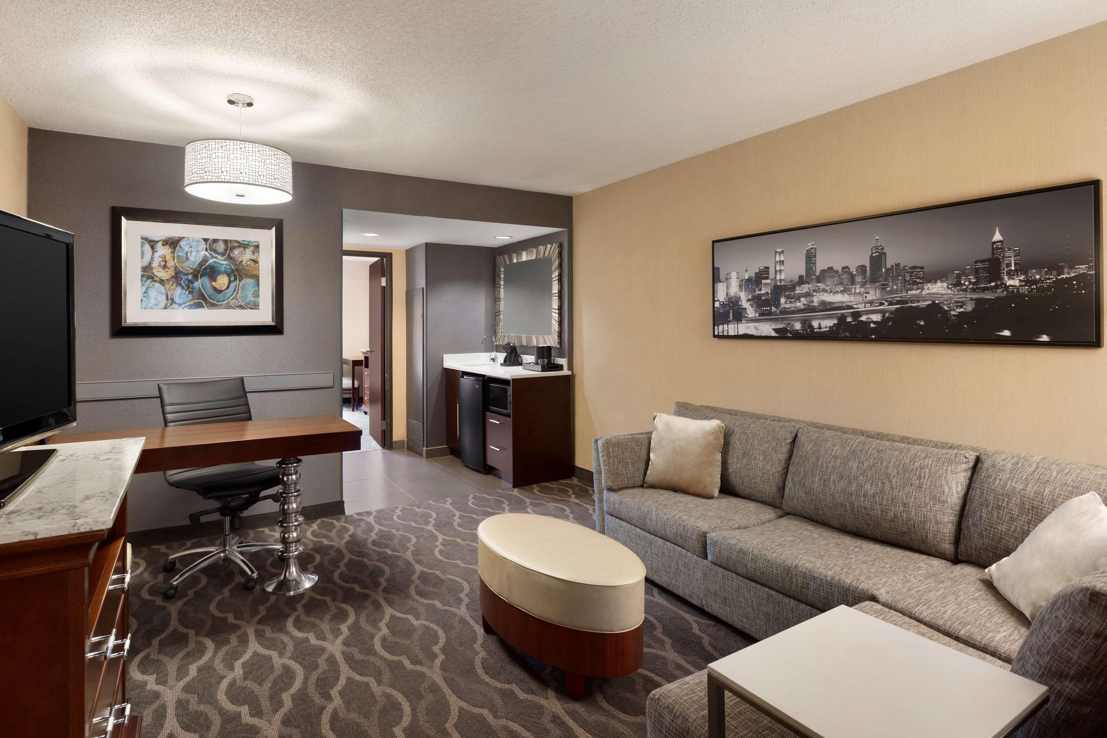 Embassy Suites By Hilton Atlanta Airport College Park Exteriör bild
