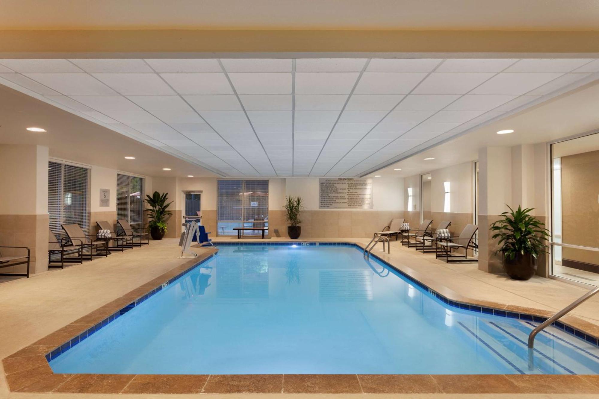 Embassy Suites By Hilton Atlanta Airport College Park Exteriör bild